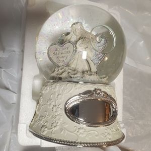 Things Remembered Musical Snow Gloabe